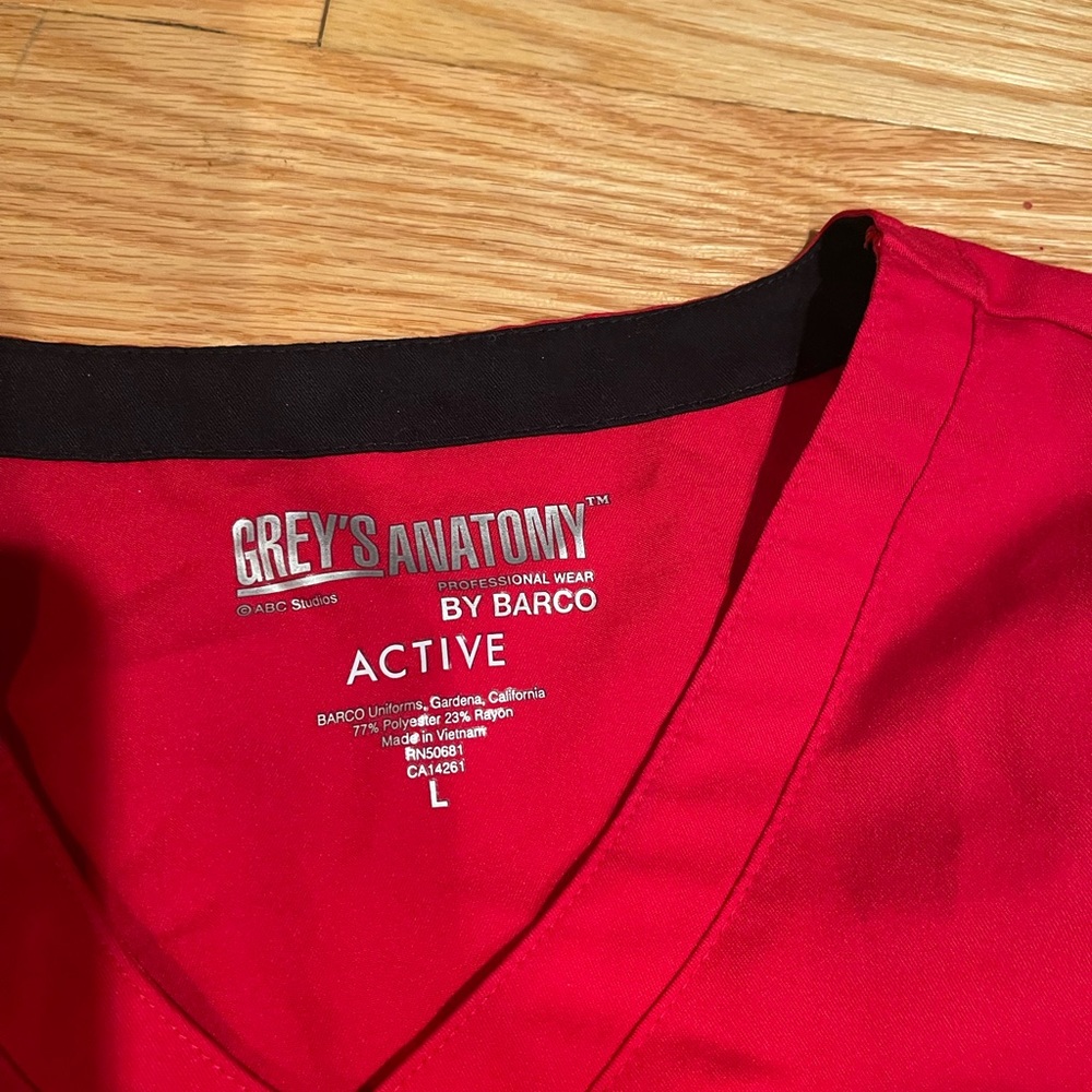 Greys anatomy scrub top. Size large . Tri- color black, grey, and red